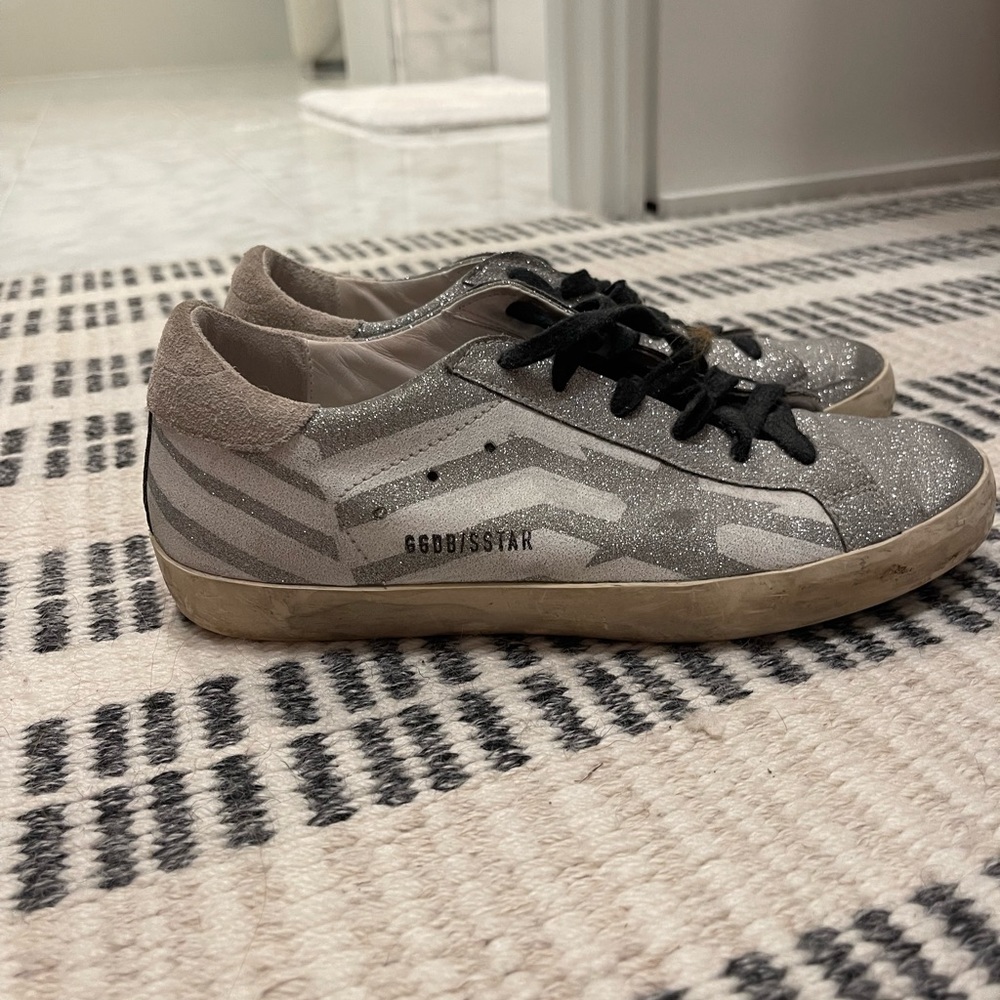 Golden Goose superstar size 39 never worn and in perfect condition.